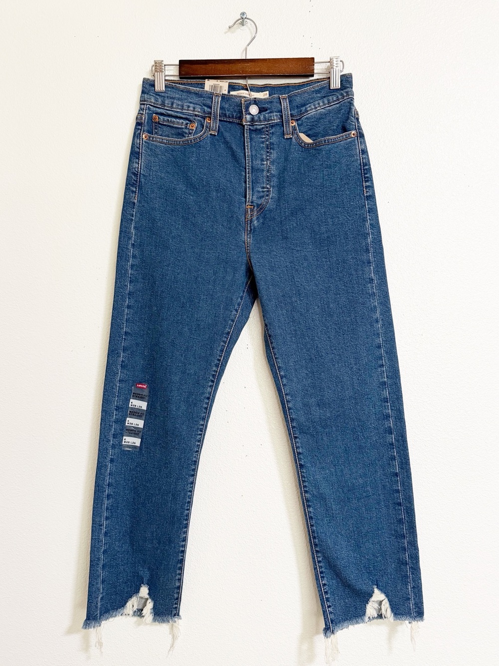 NEW Levi’s Wedgie Straight Raw Hem Buttonfly High Rise Jeans Size 28